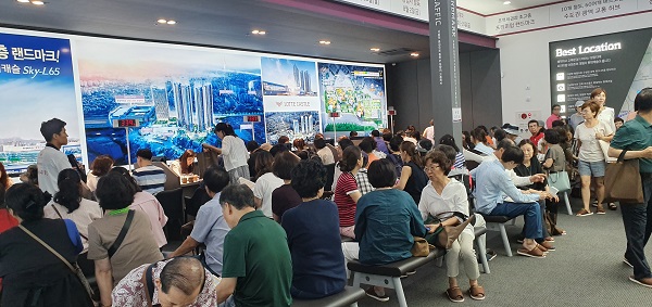 [현장]청량리역 롯데캐슬SKY 견본주택부터 흥행조짐