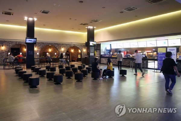 영화관이 점점 사라진다…이달에만 네곳 폐점