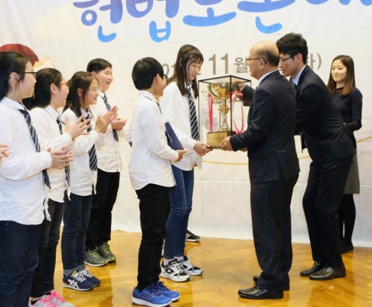 헌재, 어린이 헌법재판관들 토론회…창원 안민초등학교 대상