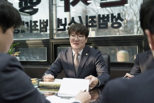 이혼전문변호사 상간자소송, 앞선 감정과 불법 증거수집 조심해야