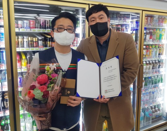 [사회공헌활동] 세븐일레븐, 범죄 위기 여성 구한 편의점 경영주 포상