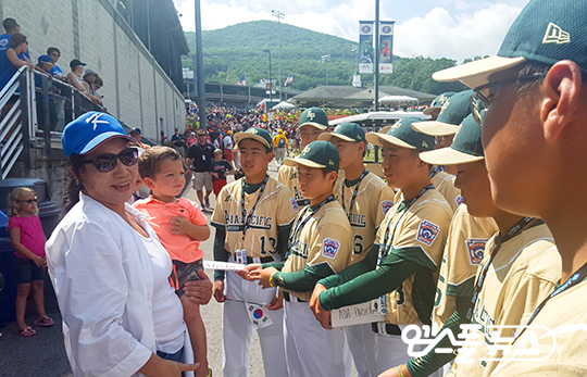 [리틀월드시리즈] 한국 리틀의 10번 타자, 교민 응원단