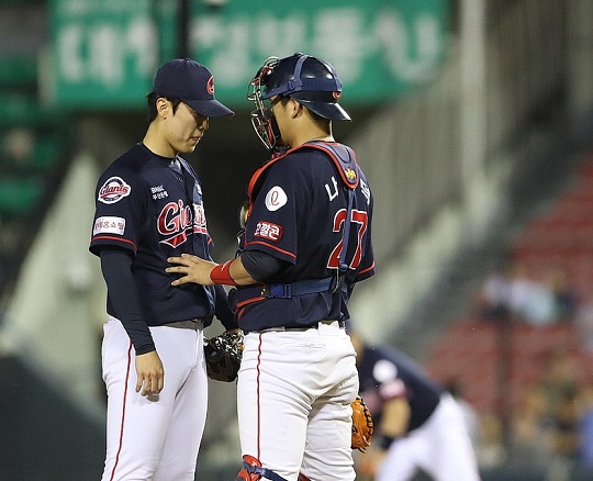 [엠스플 현장] KBO 최초 낫아웃 폭투 끝내기, 나종덕이 쏘아 올린 작은 공