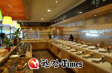 쿠우쿠우 회장 부부 검찰 송치 배임수재·16억 횡령 혐의