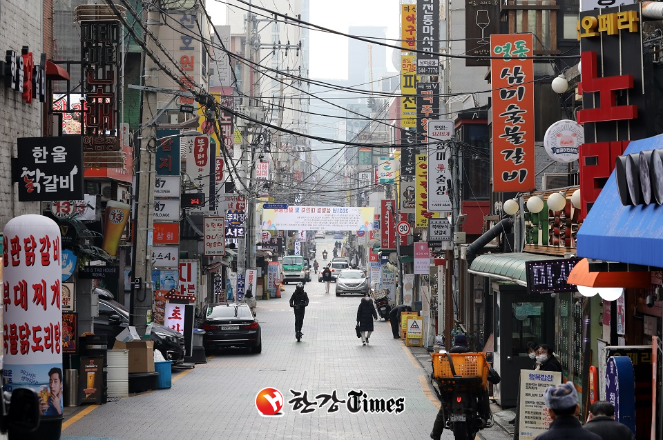문 잠그고 불법영업... 단속 일주일 만에 283명 입건