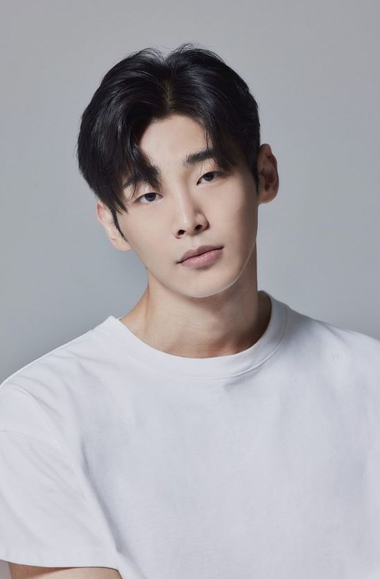 이승일, 디퍼런트컴퍼니와 전속계약...새로운 행보 기대
