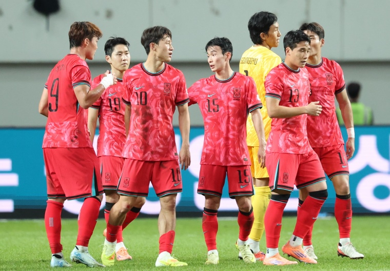 한국 축구, 파라과이에 2-0 완승..일본은 브라질에 사상 첫 승리
