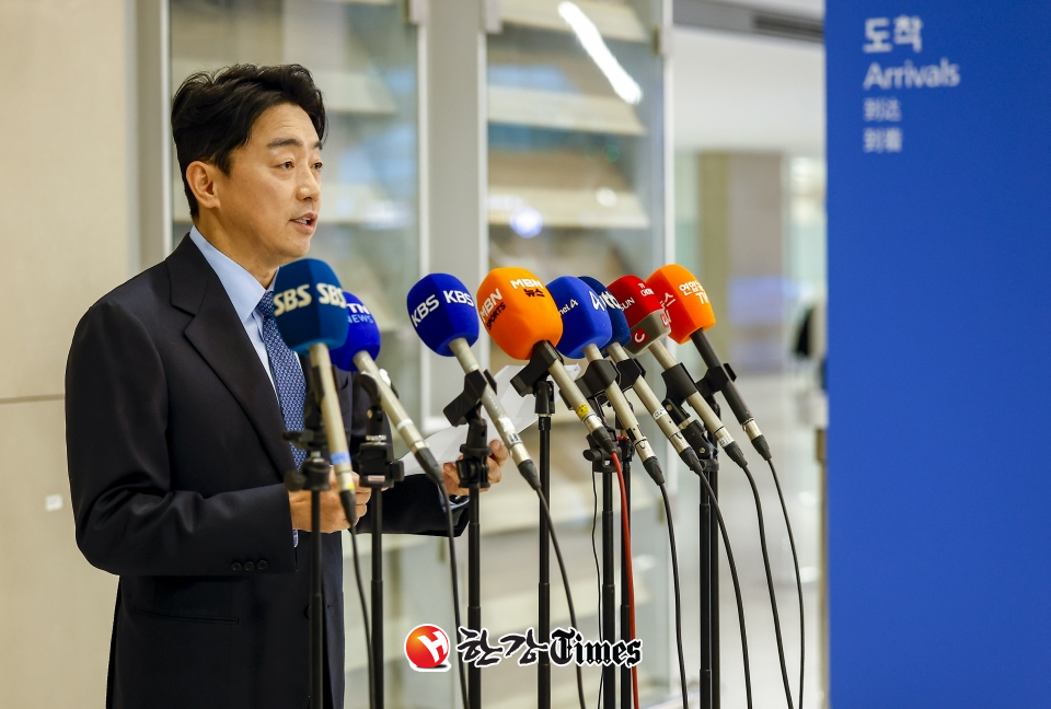 강훈식 비서실장, 잠수함 수주 지원 위해 캐나다·노르웨이 출국