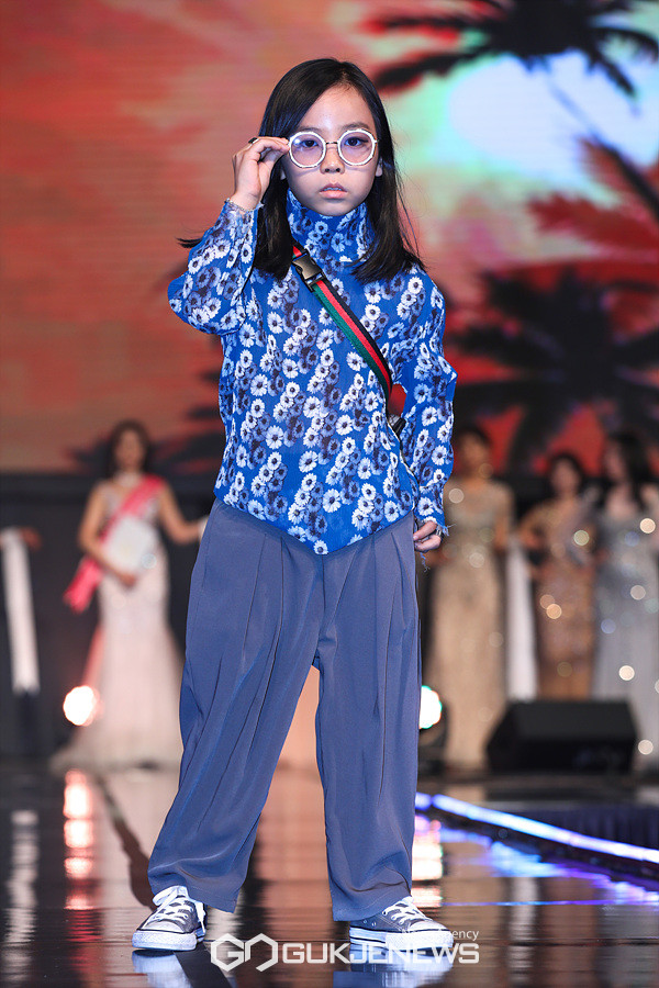 [GJ포토] 키즈 모델 박주언, 오늘은 다른 탑포즈(2022 더퀸오브코리아)