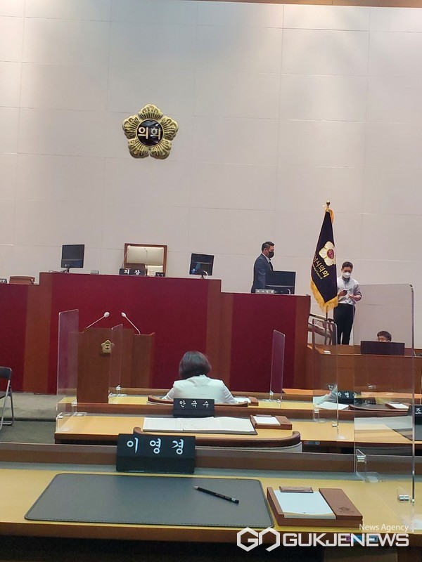성남시의회 국민의힘 정용한 대표, 개원 첫날부터 의장석 점거 등 위법 행위