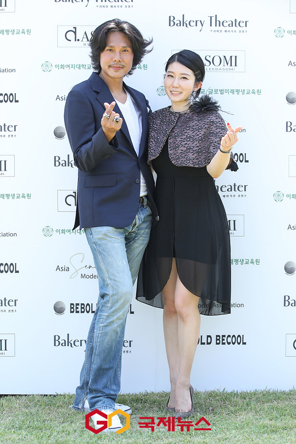[GJ포토] 주윤 회장, 이다소미 겸임교수 많이 사랑해 주세요(디애소미X이화여대 시니어 졸업패션쇼)