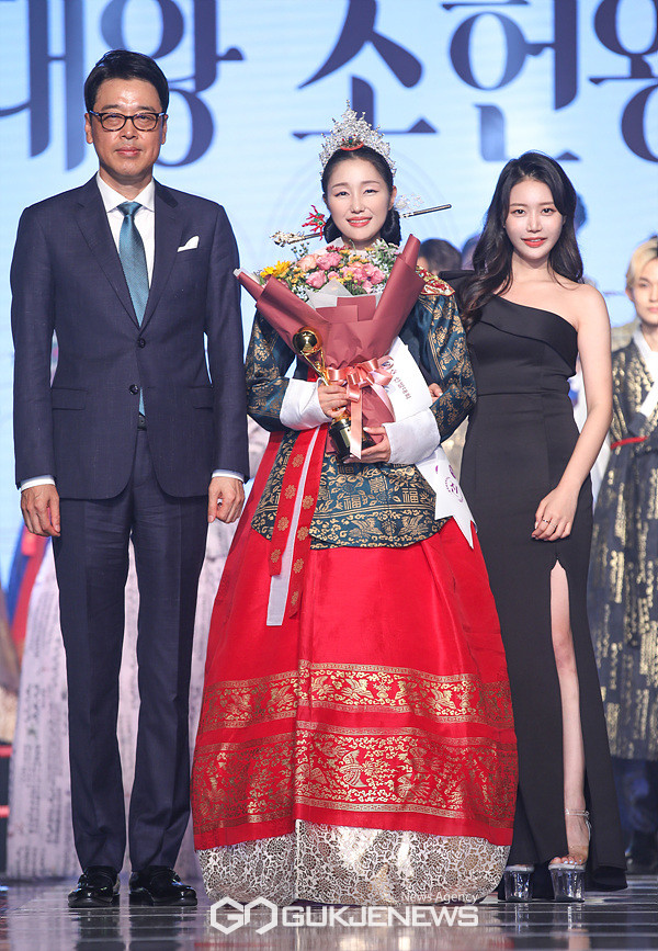 [GJ포토] 조윤주, 세종대왕 소헌왕후 선발대회 송아리 진(眞) 수상