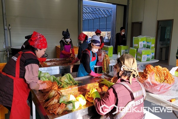 괴산군 마을김장추진위원회, 김장김치 나눔행사 개최