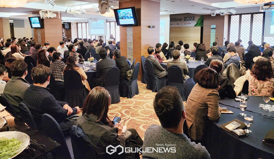 [포토] 마케팅하이랜즈-필리핀관광부-로얄에어 2022 부산 로드쇼