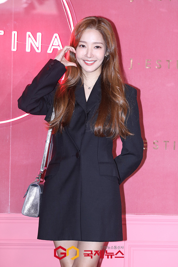 [GJ포토] 박민영, 바비인형 볼하트♥(제이에스티나)