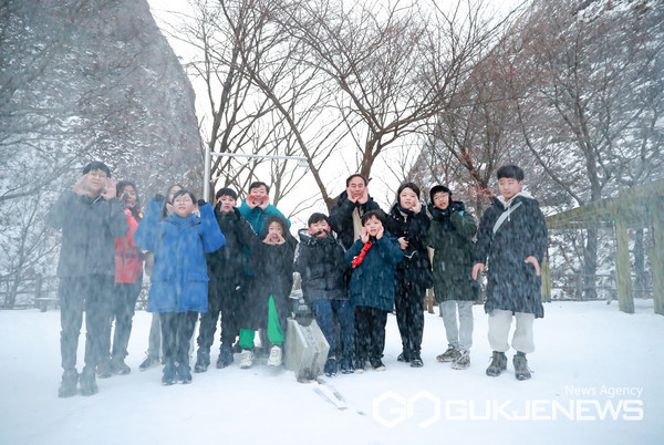 서거석 전라북도교육감, 진안 장승초 초등학생들과 마이산 등반