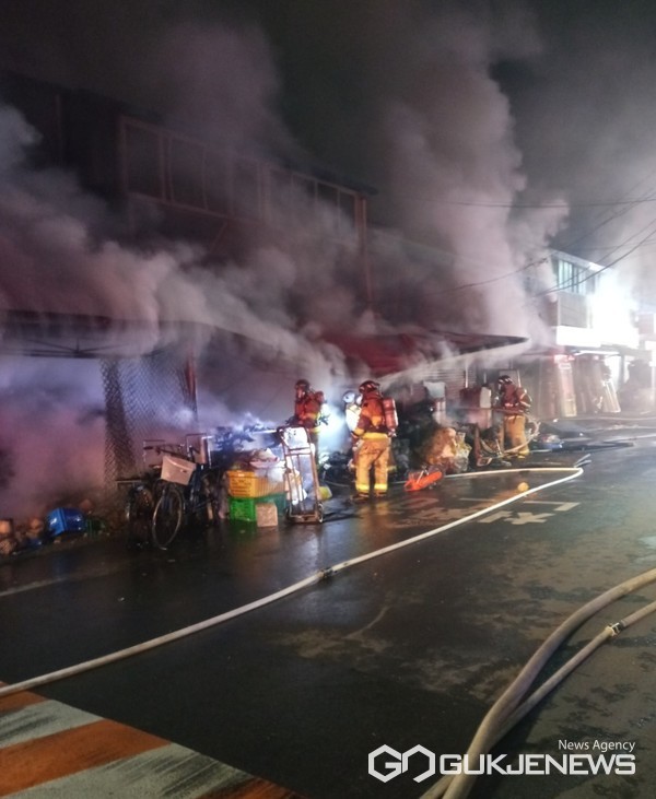 대구시 서구 (구)원대시장 화재발생 진화