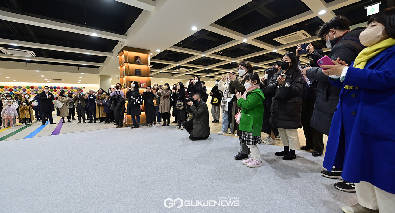 [국제포토] 높은 시민들의 눈높이 걸맞는 세종라운지