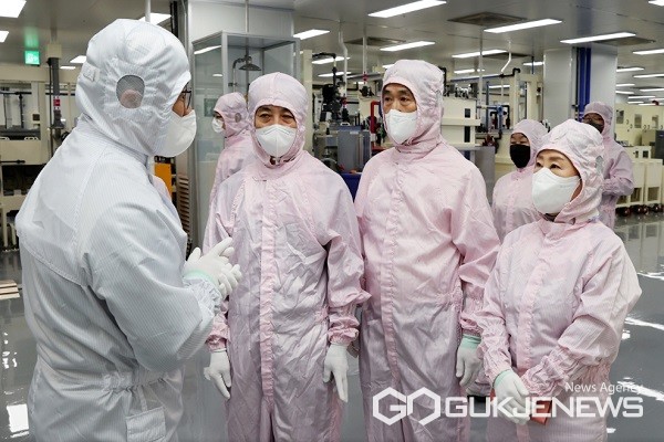 충북도의회 산업경제위원회, 스마트공장 구축 우수기업 방문