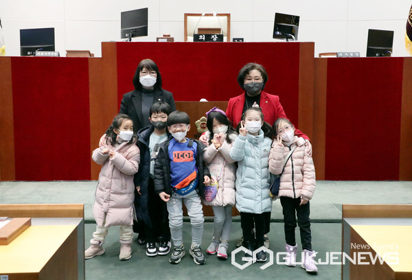수내초등학교 학생, 성남시의회 홍보관 견학