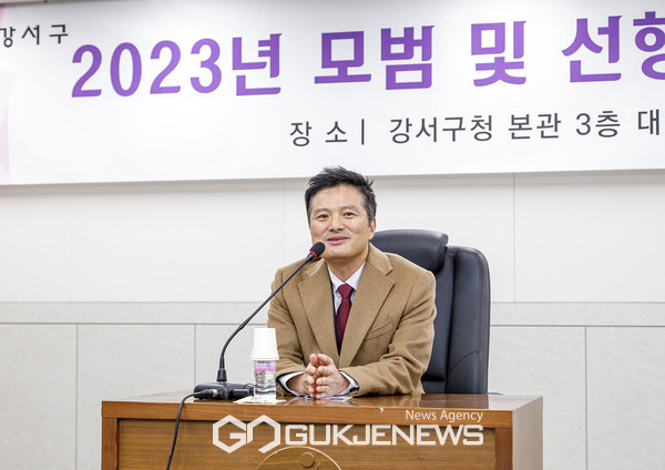 김태우 강서구청장, 이웃사랑 펼쳐온 모범 구민에 표창 수여