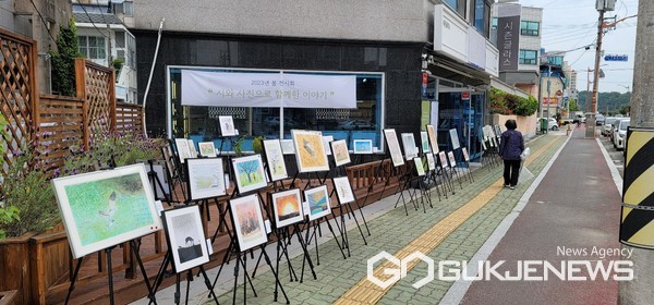 생동감 넘치는 봄, 시즌글라스 진주점에서 2023년 봄 시화전시회