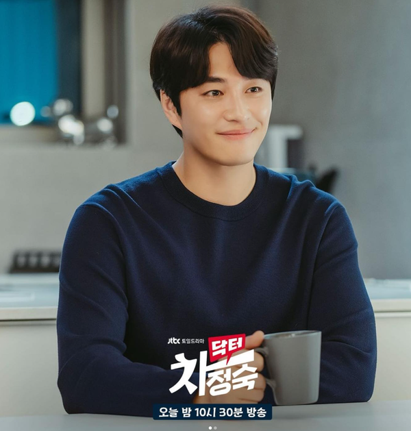 민우혁, 여심 녹이는 훈훈한 미소 오늘도 정숙하세요
