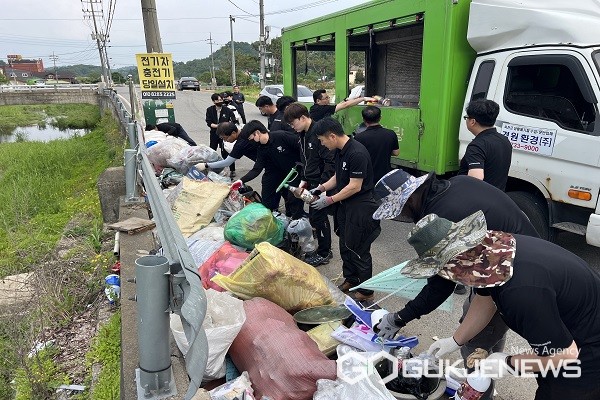 옥천군, 지역업체와 환경정화활동 진행