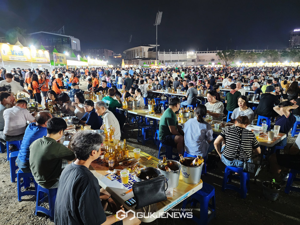 [국제포토] 단 3일간의 2023 전주가맥축제