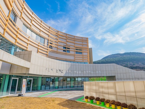제주 도내 첫 발달장애인 전문복지관, 디딤돌 역할 톡톡
