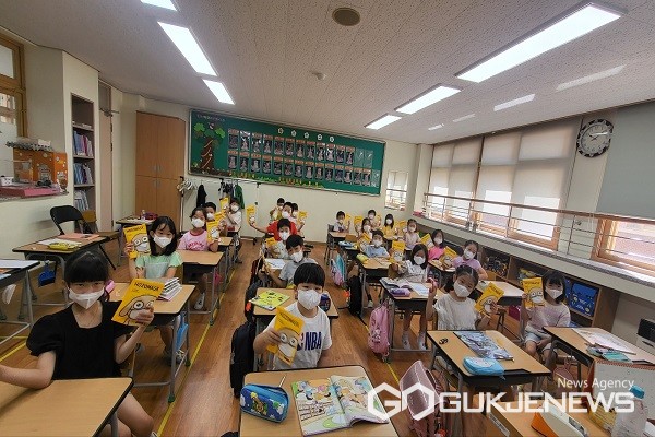 청주 산성초등학교 학교운영위원회장, 마스크 2000매 기부