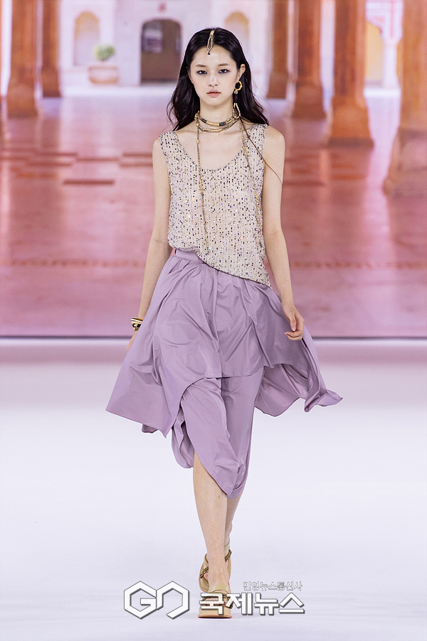 [GJ포토] 2024 S/S 서울패션위크 까이에(CAHIERS) 패션쇼 모델 박지원