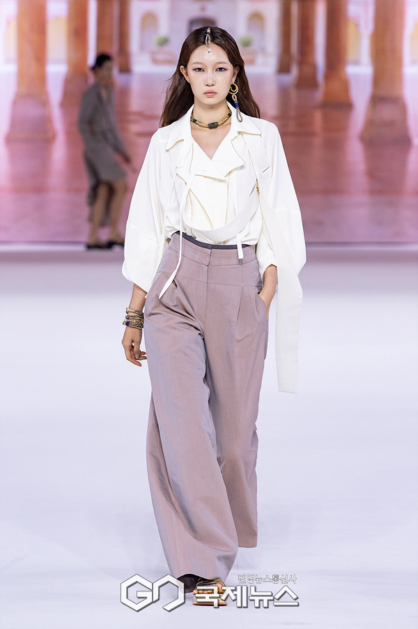 [GJ포토] 2024 S/S 서울패션위크 까이에(CAHIERS) 패션쇼 모델 하은