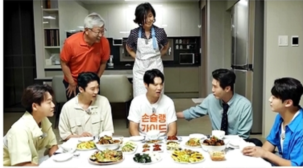 '장필무' 손태진 부모님 공개...갈비찜부터 홍어무침 '진수성찬 깜짝'
