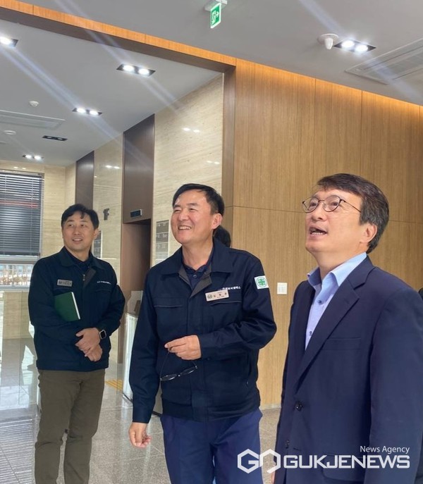 김의겸국회의원 가동중단 중인 ㈜천보비엘에스 군산공장 방문
