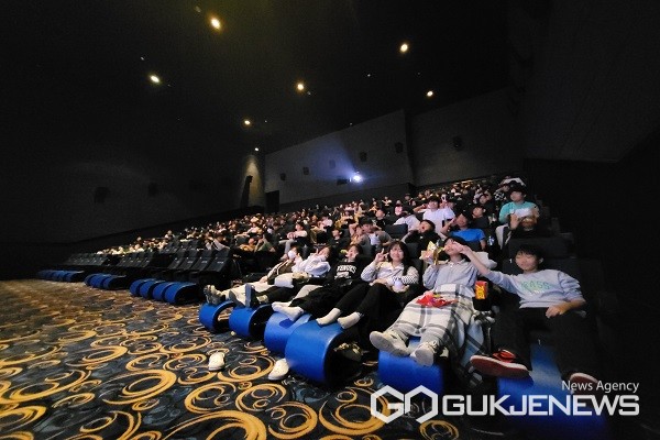 청주 옥산초등학교 학생자치회, 영화관람 행사 실시
