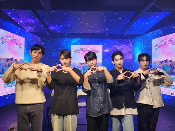보이그룹 위어스(WE US), 단독 쇼케이스 2집 공개