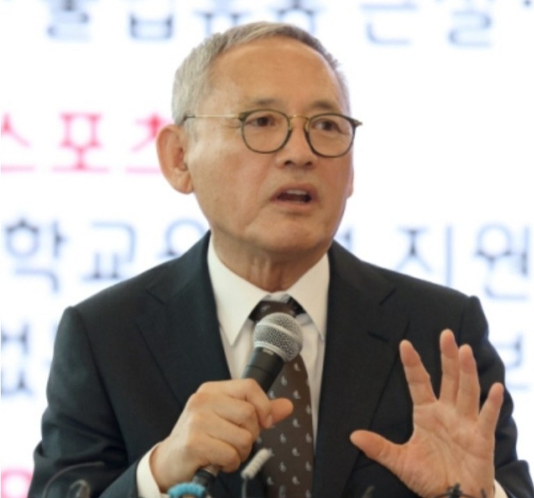 문체부 유인촌 장관, 새로운 올림픽회관 출발 응원