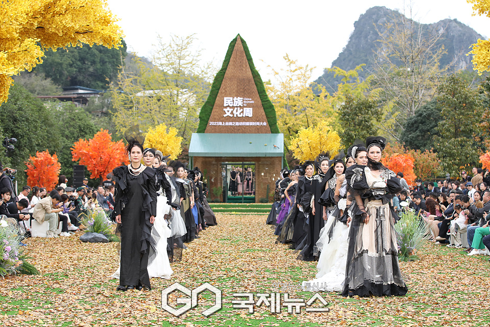 천하제일 산수 中 계림서 56+1 민족문화축제 유지영 패션쇼 성료
