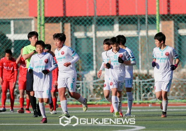 첫날부터 화끈한 104골잔치...2024 STAY 영덕 춘계 중등(U-15)축구대회 개막