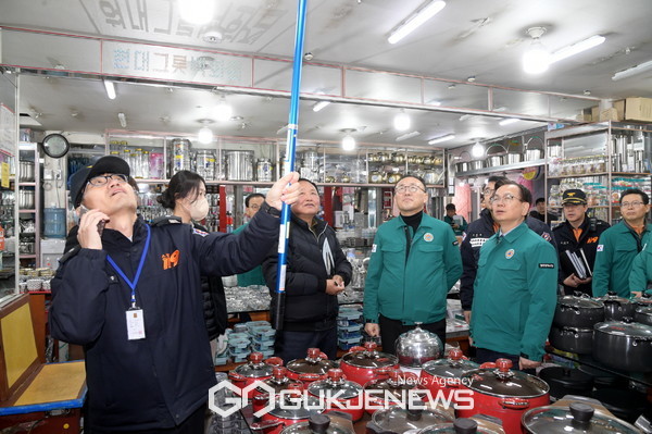 [포토] 고광완 광주광역시 행정부시장, 전통시장 안전점검