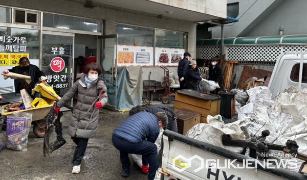 제천시 신백동 상가 화재 현장, 도움의 손길 이어져