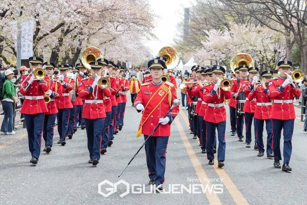 꽃바람과 노닐다…영등포구, 제18회 여의도 봄꽃 축제 개최