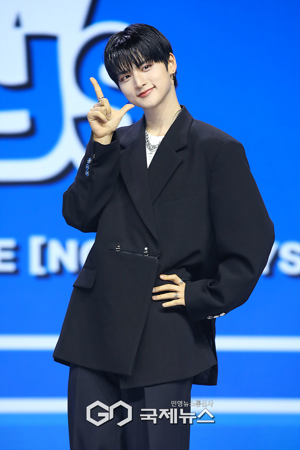 [GJ포토] 나우어데이즈 윤, 밝은 에너지 뽐내는 보컬