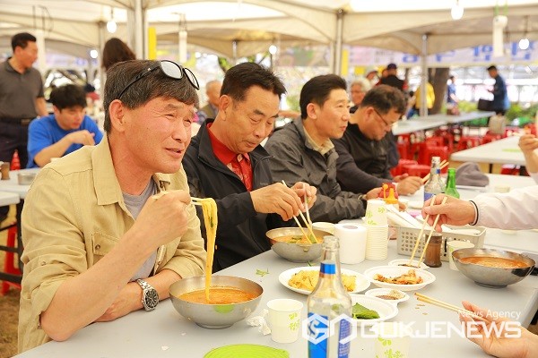 옥천군, 제5회 청산생선국수축제 성료