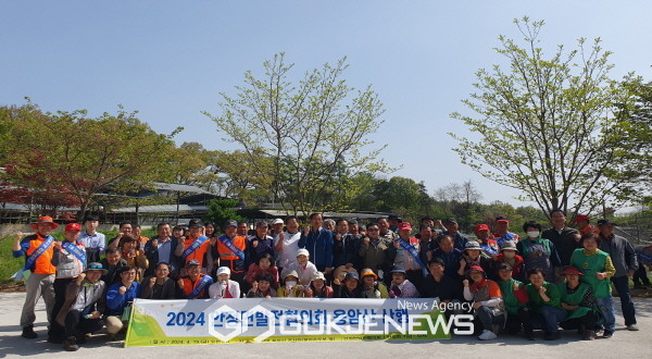안정면, 주민화합 용암산 산행 진행