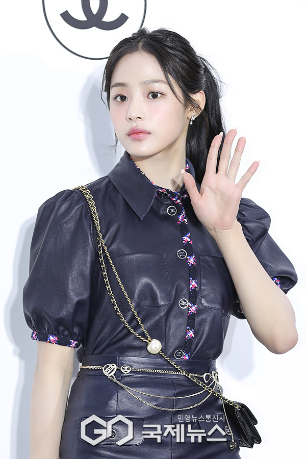[GJ포토] 뉴진스 민지, 손인사 하는 아기 핫세(샤넬 CHANEL)