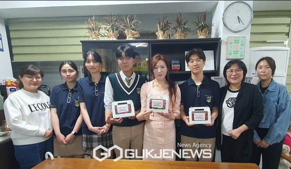의정부 상우고등학교, 지역사회 어르신들께 탄소중립 카네이션 증정
