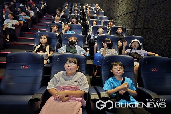 청주 율량초등학교, 사제동행 영화 관람