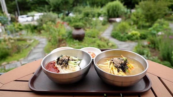 동네한바퀴 경남 김해편, 반반 국수·돼지 뒷고기·메기국 맛집
